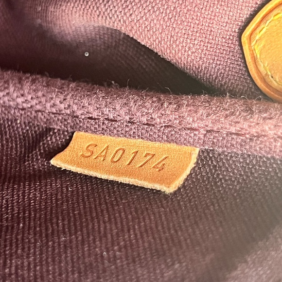 Louis Vuitton Favourite MM Monogram - Picture 6 of 13